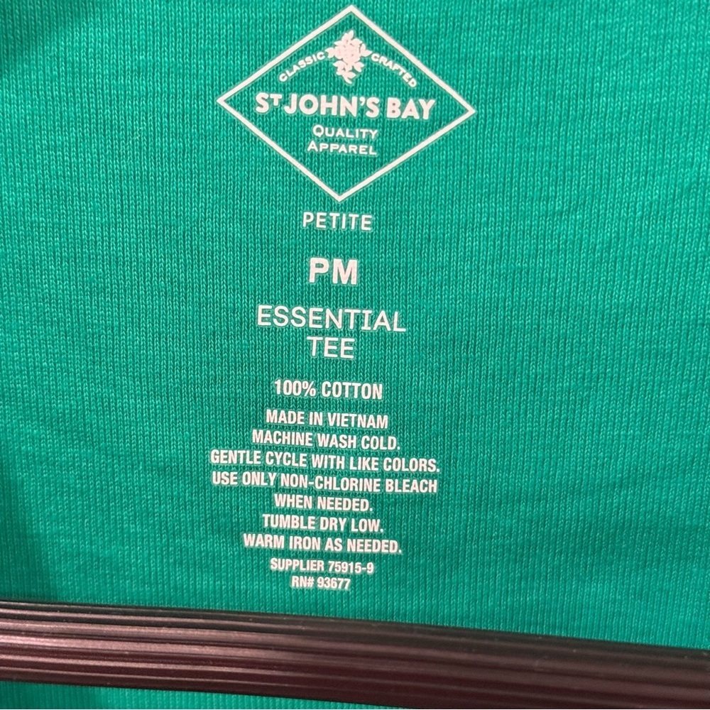 St John’s Bay Essential Tee Petite PM Green Short Sleeve NWT Cotton - Picture 5 of 9